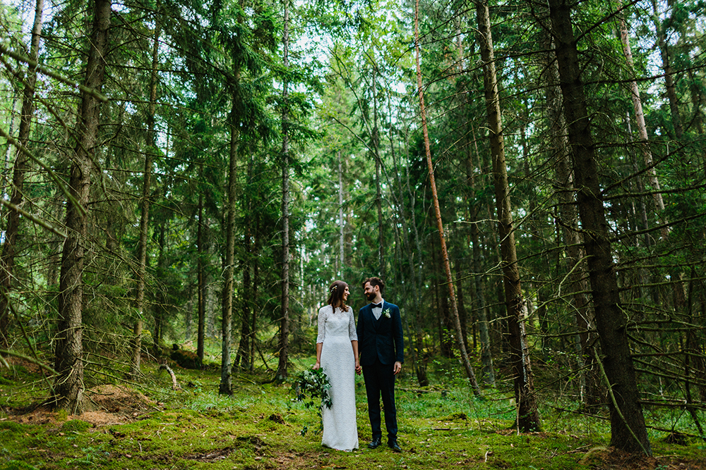 bröllopsfotgrafi skog